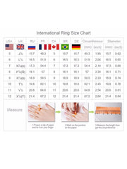 Anillo de cuatro puntas con piedra preciosa verde