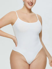 Body ajustado con tirantes finos y cuello redondo