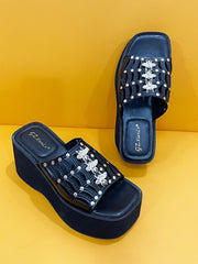 Sandalias de plataforma con decoración de abejas