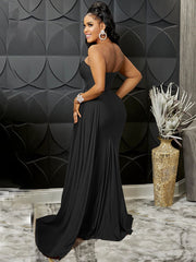 Einschultriges, plissiertes, figurbetontes Maxikleid