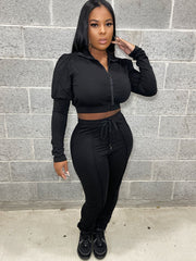 Zweiteiliges Crop-Top mit Reißverschluss und Hose mit Kordelzug