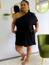 Minivestidos de manga corta con un solo hombro