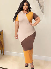 Vestido ajustado con capucha y manga corta con bloques de color