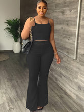 Top de tirantes finos de dos piezas y pantalones acampanados