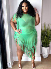 Ärmelloses Minikleid aus Netzstoff mit unregelmäßigen Quasten