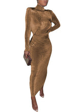 Langärmlige, figurbetonte Maxikleider mit Rollkragen