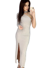 Vestidos largos con abertura y una manga con brillantina