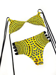 Conjunto de bikini de tres piezas con estampado calado