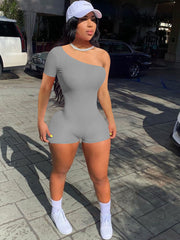 Kurzärmliger One-Shoulder-Jumpsuit mit Cut-Outs