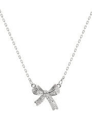 Precioso collar con colgante de mariposa