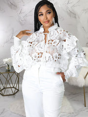 Tops florales calados con mangas de linterna