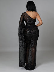 Einschultriges, figurbetontes Maxikleid aus Netzstoff