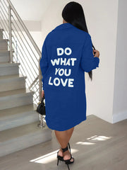 Langärmliges Minikleid mit Buchstabendruck