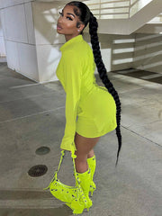 Minivestido camisero de manga larga con dobladillo asimétrico