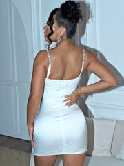 Minivestido ajustado con tirantes finos y diamantes de imitación