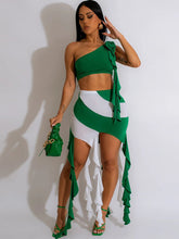 Conjunto de top corto de un hombro con minifalda con flecos