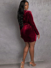 Minivestidos ajustados de terciopelo con mangas largas