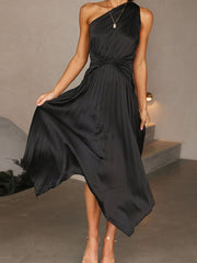 Ärmelloses Midikleid mit einer Schulter und hoher Taille