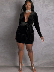 Minivestidos ajustados de terciopelo con mangas largas