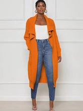 Einfarbige, figurbetonte Strickjacke mit langen Ärmeln