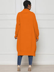 Einfarbige, figurbetonte Strickjacke mit langen Ärmeln