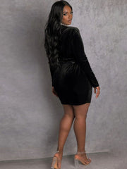 Minivestidos ajustados de terciopelo con mangas largas