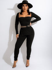 Zweiteiliges geripptes Strick-Split-Top und figurbetonte Hose