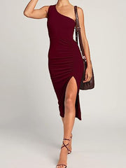 Ärmelloses, figurbetontes Midikleid mit Rüschen und Schlitz und einer Schulter