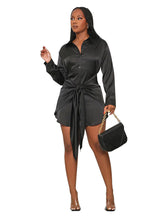 Minivestido camisero fruncido con botones, cuello en V y solapa de manga larga