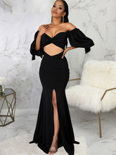 Schulterfreies Maxikleid mit Cut-Outs und Schlitz