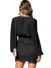 Langärmlige Minikleider mit V-Ausschnitt und Schnürung