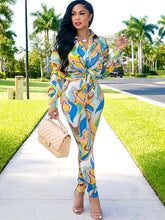 Camisas de manga larga con estampado floral y pantalones ajustados