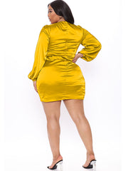 Langärmlige Minikleider aus Satin mit asymmetrischem Saum