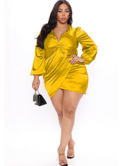 Langärmlige Minikleider aus Satin mit asymmetrischem Saum