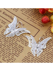 Elegante collar con colgante de mariposa y pendientes