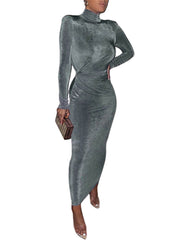 Langärmlige, figurbetonte Maxikleider mit Rollkragen