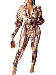 Tops estampados de manga larga y pantalones ajustados