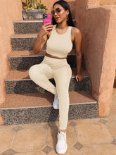 Conjunto de dos piezas de top corto y pantalones cortos acanalados