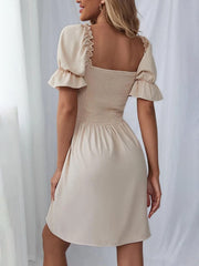 Minikleid mit Puffärmeln und eckigem Ausschnitt