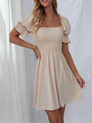 Minikleid mit Puffärmeln und eckigem Ausschnitt