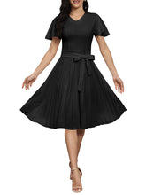 Plissierte Minikleider mit V-Ausschnitt und Rüschenärmeln