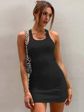 Minivestido sin mangas con escote redondo y espalda descubierta