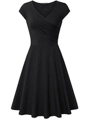 Vestidos plisados de manga corta con cuello en V