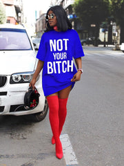 Vestidos estilo camiseta con estampado de letras y hombros descubiertos