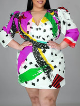 Vestido mini con cuello en V y estampado de talla grande