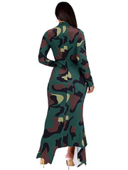 Figurbetontes Maxikleid mit Stehkragen und Rippstrick und langen Ärmeln