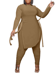 Tops con aberturas y dobladillo irregular y pantalones largos ajustados fruncidos