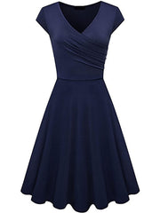 Vestidos plisados de manga corta con cuello en V