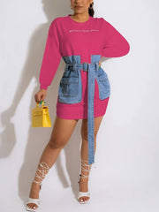 Jeanskleid mit Buchstabenstickerei und Schnürung