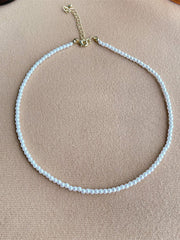 Elegantes collares con costuras de perlas de imitación